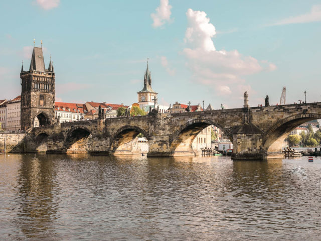 Sehenswürdigkeiten in Prag Karlsbrücke Moldau