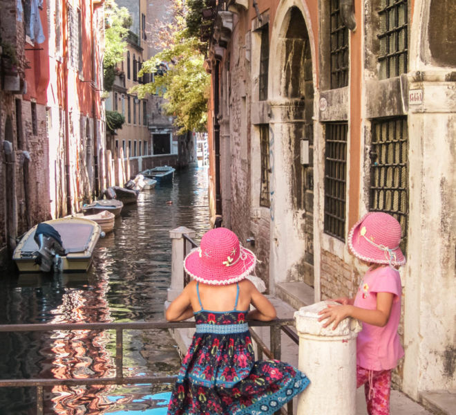 Kinder in Venedig