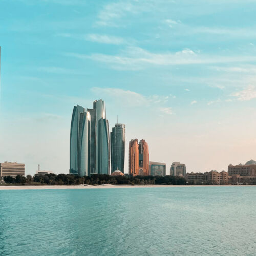1 Tag in Abu Dhabi Skyline