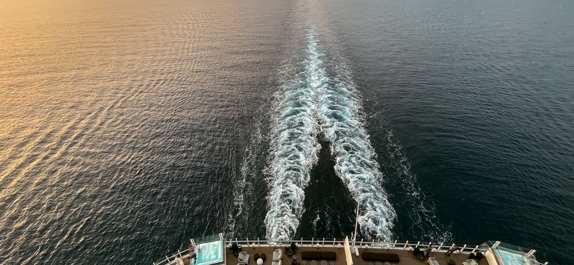 Kreuzfahrt Tipps für Anfänger - Kreuzfahrtschiff Mittelmeer Sonnenaufgang