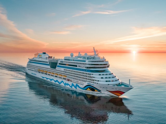 AIDAstella Kreuzfahrtschiff Sonnenuntergang